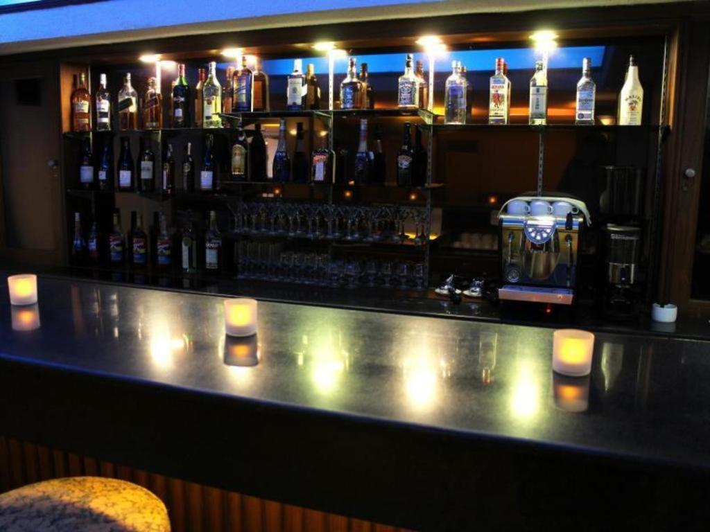 יאנגון Alfa Hotel מראה חיצוני תמונה